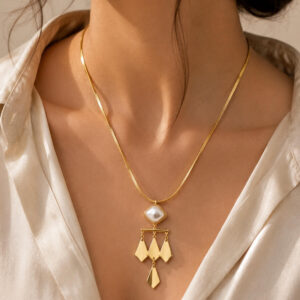 Elara Geometric Pearl Necklace